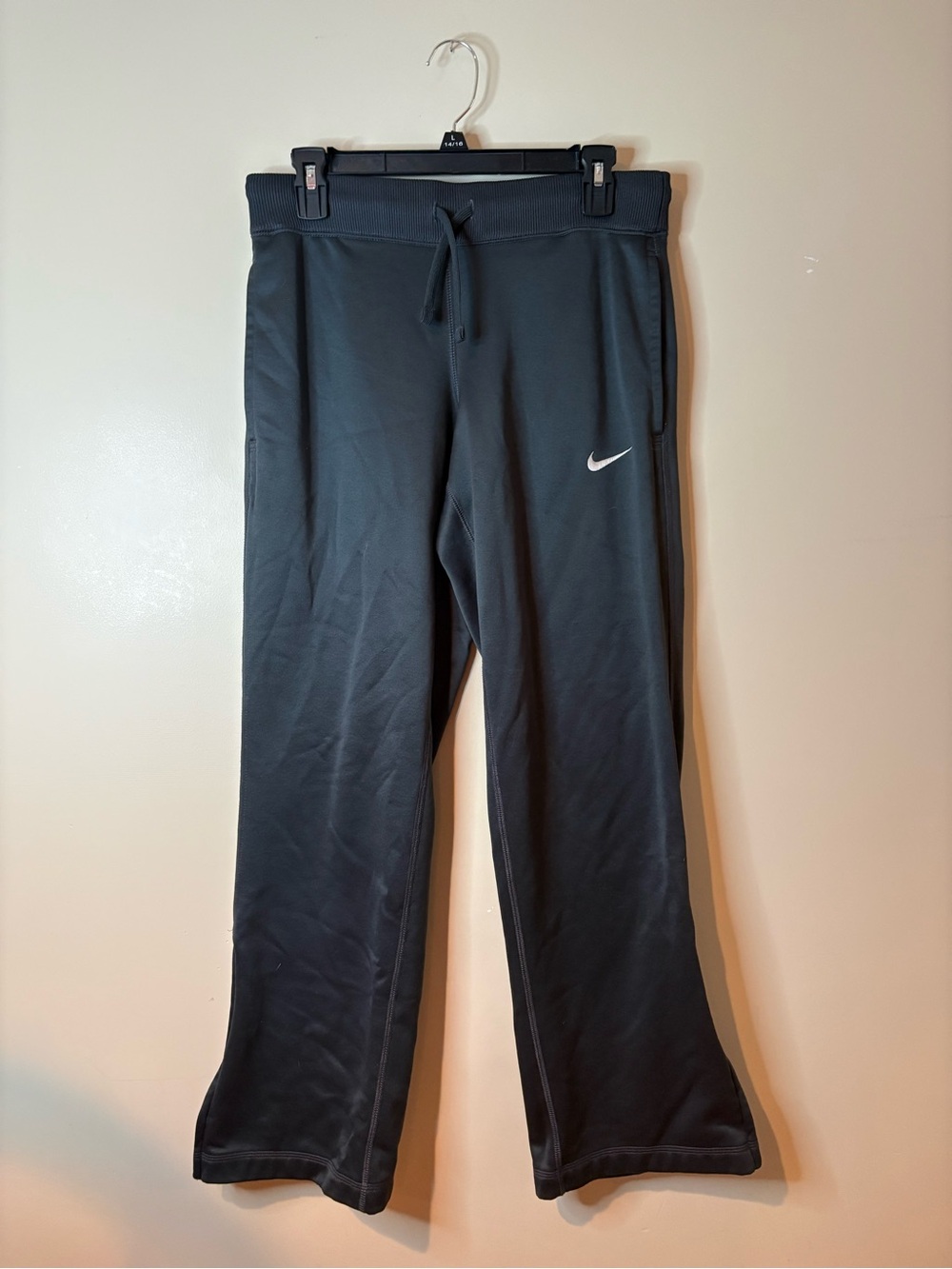 Nike Therma Fit Gray Straight Leg Sweatpants EUC